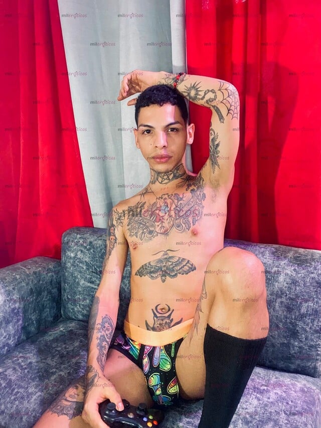 FOTOS DE JOVENCITO TWINK TATUADO MUY CALIENTE Y MORBOSO