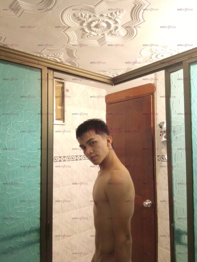 FOTOS DE JOVEN SOLITARIO CON GANAS DE EXPERIMENTAR COSAS