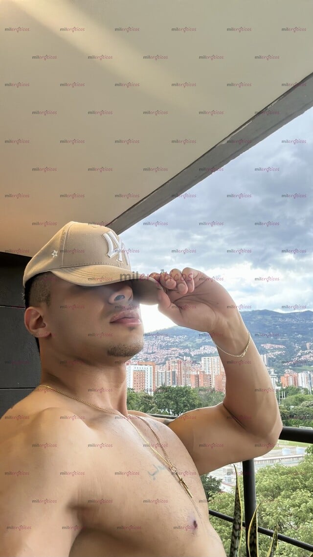 FOTOS DE DEPORTISTA TATUADO XL CON 21CM DE VERGA Y BUEN CULO MORBOSO