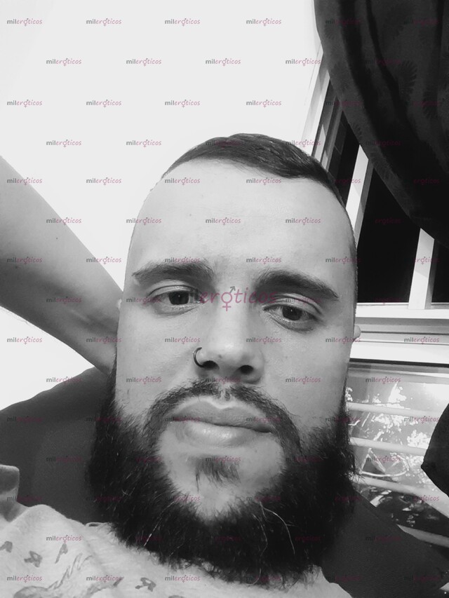 FOTOS DE ALTO, BARBADO Y CON UNA VERGA GRANDE LISTA PARA DARTE COMO TE GUSTA