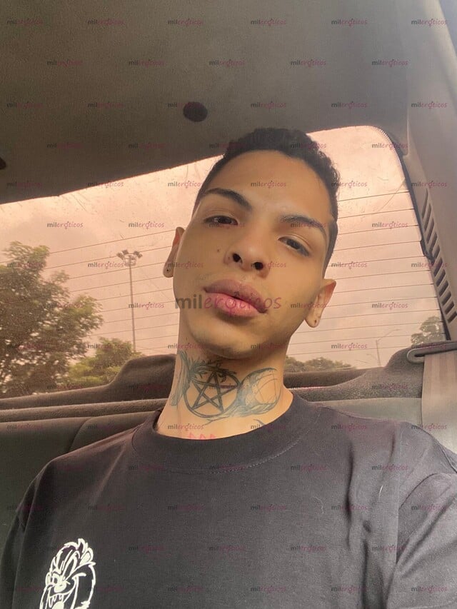 FOTOS DE JOVENCITO TWINK TATUADO MUY CALIENTE Y MORBOSO