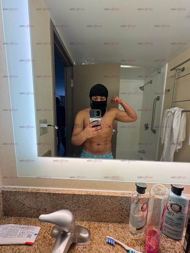 FOTOS DE HOMBRE VARONIL CON SITIO EN CHAPINERO ESCRIBA Y LA PASAMOS CHIMBA