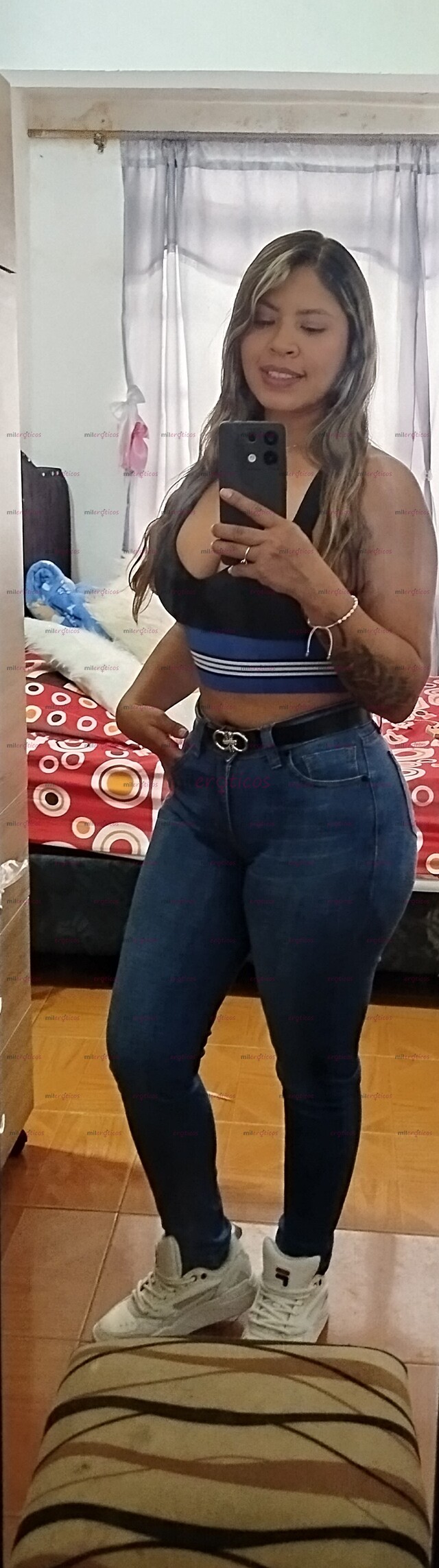 FOTOS DE UNA DAMA SENCILLA E ENCANTADORA CON UN ROSTRO ANGELICAL