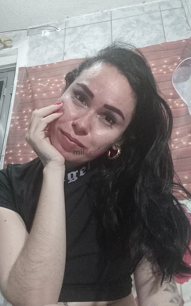 Sou a a venus lux modelo camgirl e dominatrix especialista em dominacao bdsm e fetiches trabalho com o mundo fetichistas ha 9 anos te espero para mais...