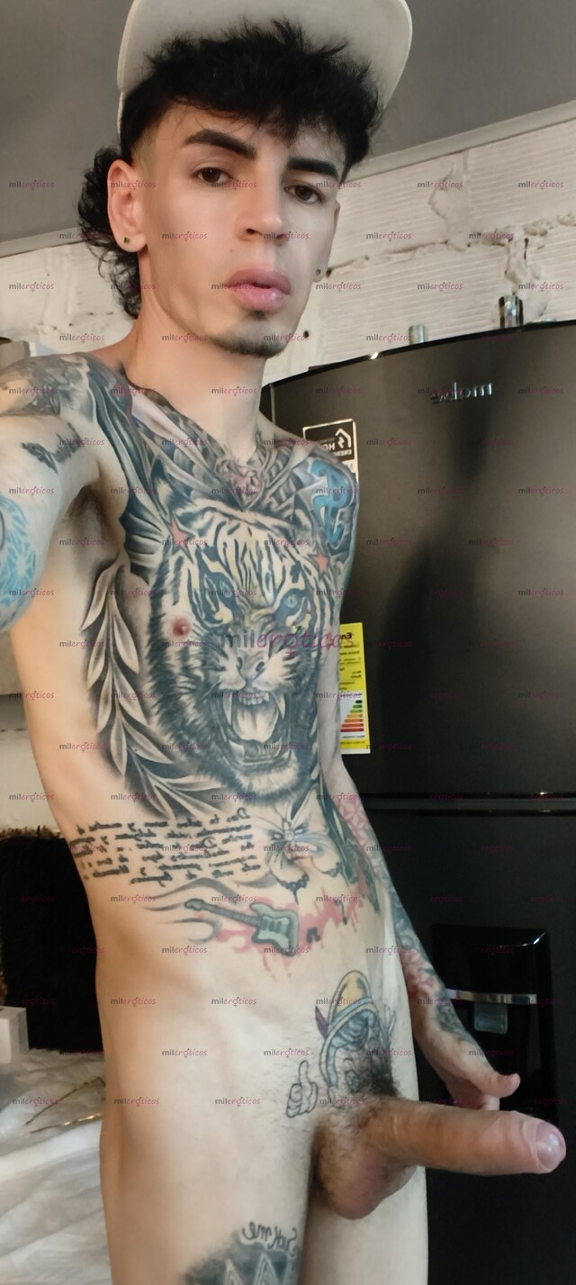 FOTOS DE FLACO ACTIVO MORBOSO TATUADO BLANCO SEXUAL