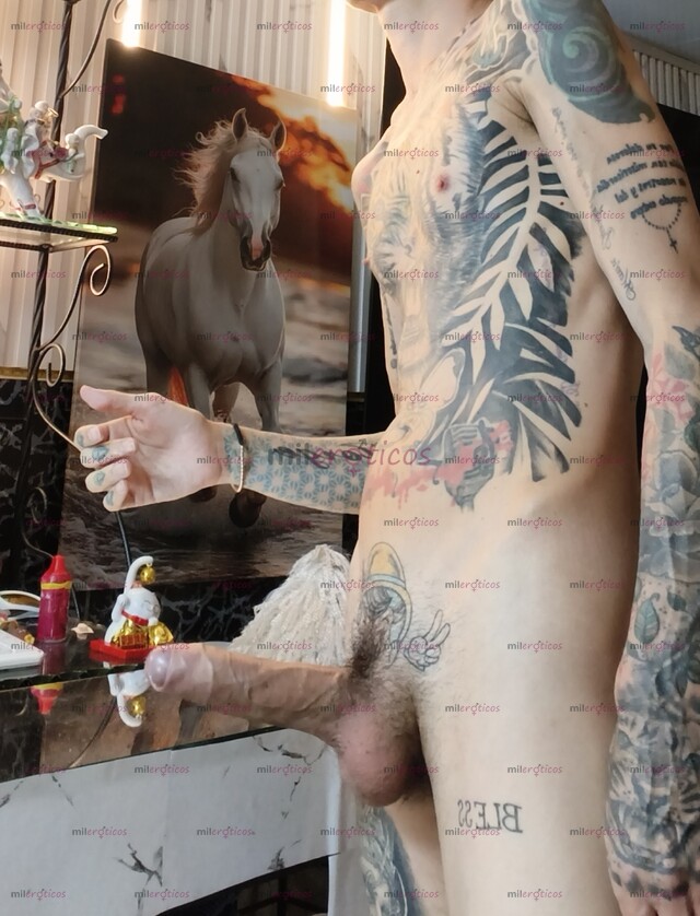 FOTOS DE FLACO ACTIVO MORBOSO TATUADO BLANCO SEXUAL