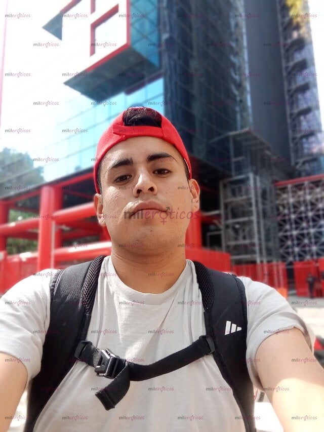 FOTOS DE CESAR RECIEN LLEGADO CON MUCHAS GANAS DE DIVERSIÓN EDUCADO Y CALIENTE