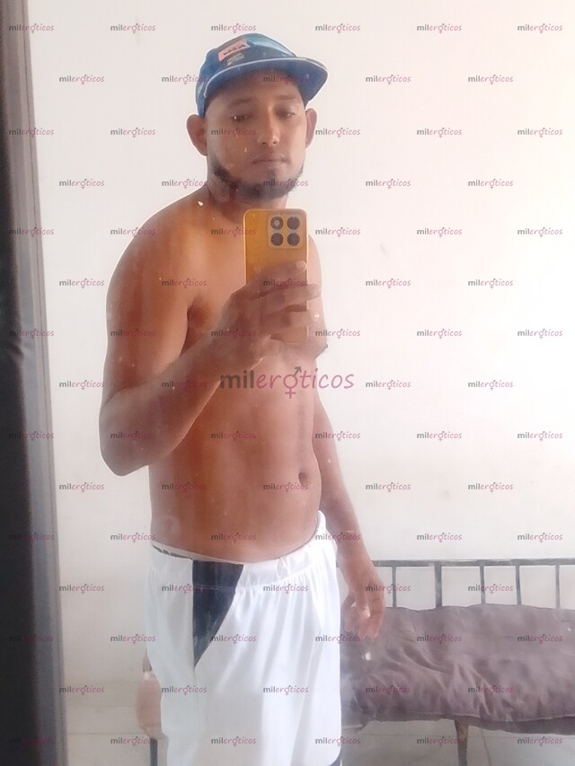 FOTOS DE MORENO CALIENTE CON GANAS DE DAR VERGA SIN PARAR