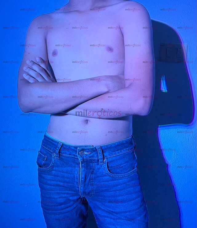 FOTOS DE COLAGENO CON VERGA JUGOSA COMPLACIENTE Y MUY CALIENTE EN LA CAMA