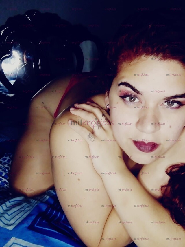 FOTOS DE POR PRIMERA VEZ. DIVINA MONA, CRESPA, CON UNAS CURVAS DE INFARTO.