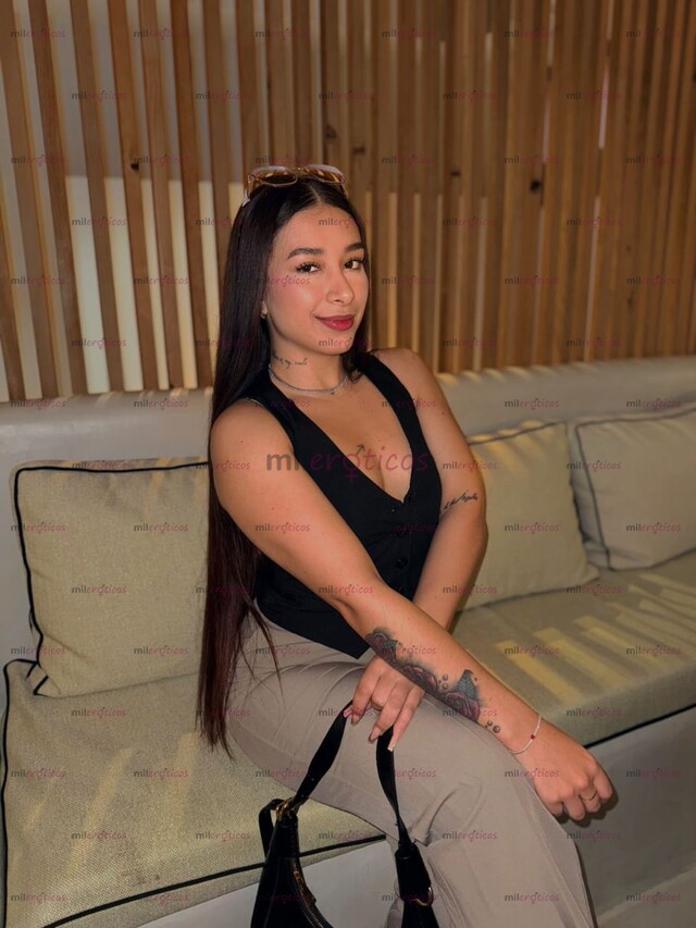 FOTOS DE RICA Y CACHONDA COLOMBIANA JOVENCITA Y APRETADITA PARA COMERTELA A BESOS.