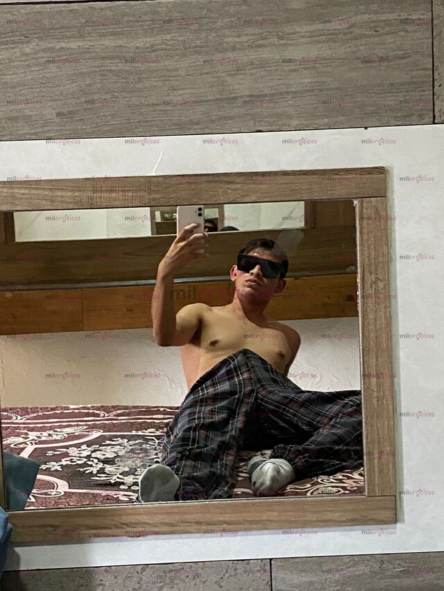 FOTOS DE SOY UN CHICO JOVENCITO DE 21 AÑOS CON ADICCION AL SEXO Y AL FETICHISMO.