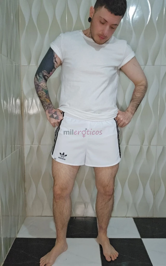 Sou homem trans homem de buceta greludo vendo conteudo pelo whts com fotos e videos e caso o cliente goste e queira presencial eu posso estar fazendo...