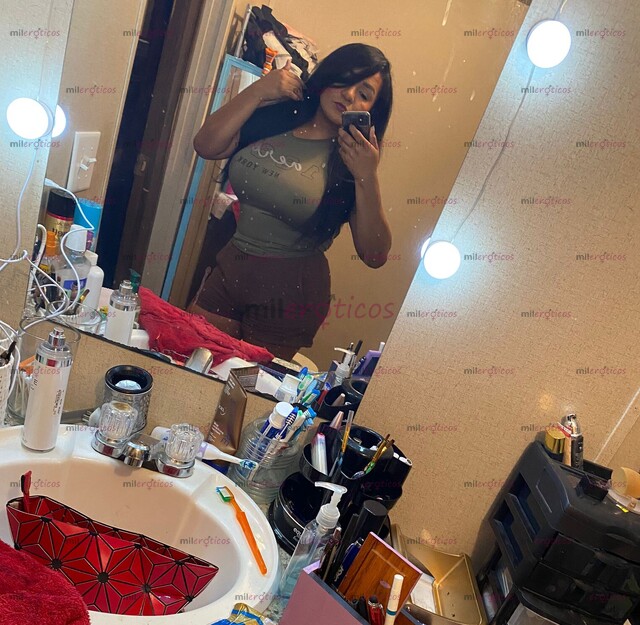 FOTOS DE DULCE Y AMABLE NIÑA DE VISITA EN LA CIUDAD