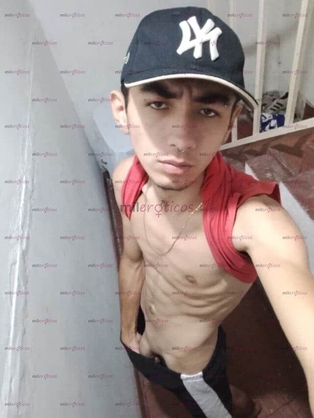 FOTOS DE ARDIENTE CHICO COMPLACIENTE DE 19 AÑOS ARRECHO PASIVO CON GANAS DE SEXO YA