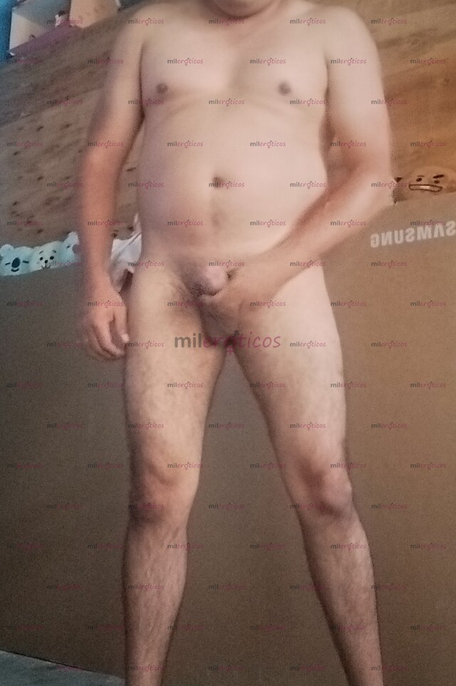 FOTOS DE UN PRÍNCIPE SECRETO, ESPERANDO REVELAR TUS DESEOS MÁS PROFUNDOS.