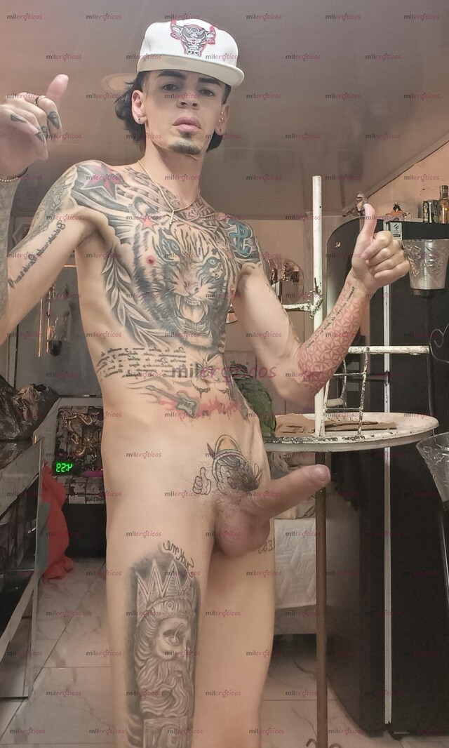 FOTOS DE FLACO BLANCO TATUADO FETICHERO MORBOSO SITIO