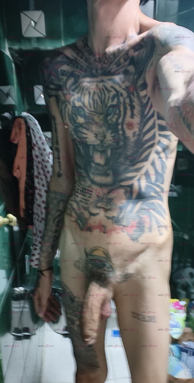 FOTOS DE FLACO BLANCO TATUADO FETICHERO MORBOSO SITIO