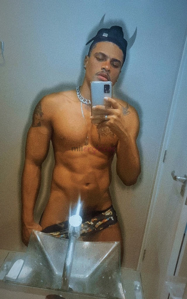Macho safado mlk safado 19 cm com muita porra pra dar sou moreno tatuado discreto realizo seus fetiches atendo todos os horarios pego vc com forca pra...