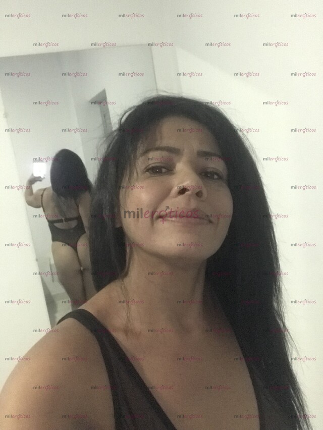 FOTOS DE ADRIANA PERRA MADURA CON GANAS DE VERGA Y TRAGAR LECHE