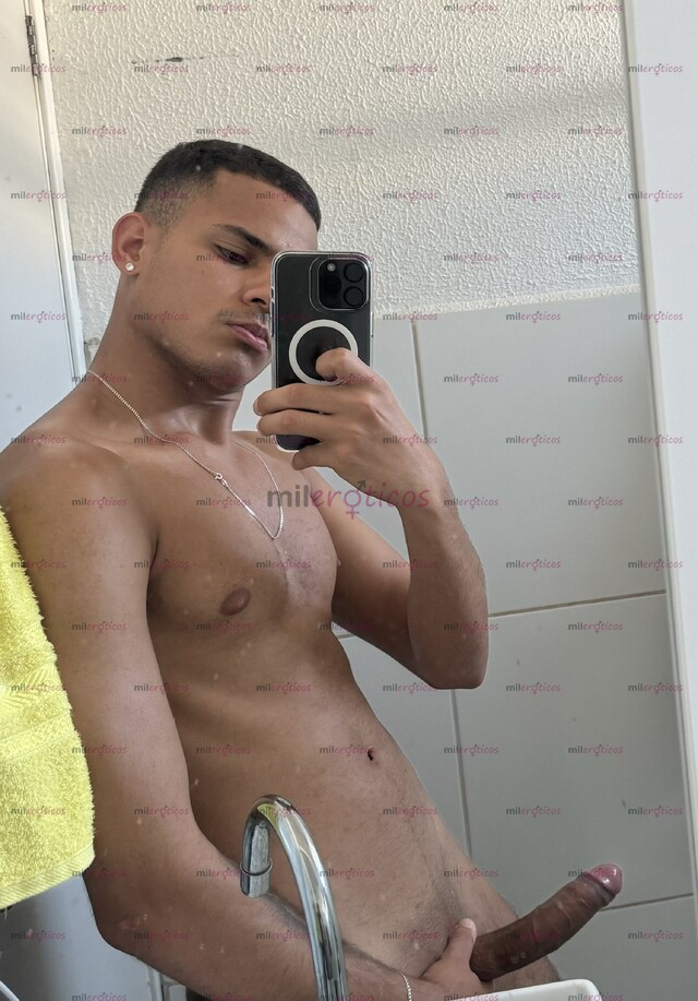 FOTOS DE HOMBRE BRASILEÑO MUY CALIENTE Y LLENO DE ENERGÍA.