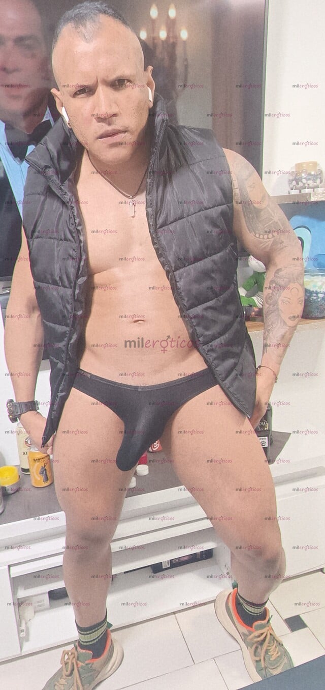 FOTOS DE MORENO SÚPER VERGON LECHERO DOMINANTE 23CM GRUESA Y DURA