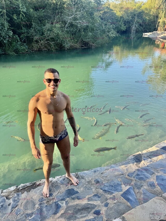 FOTOS DE HOMBRE BRASILEÑO MUY CALIENTE Y LLENO DE ENERGÍA.