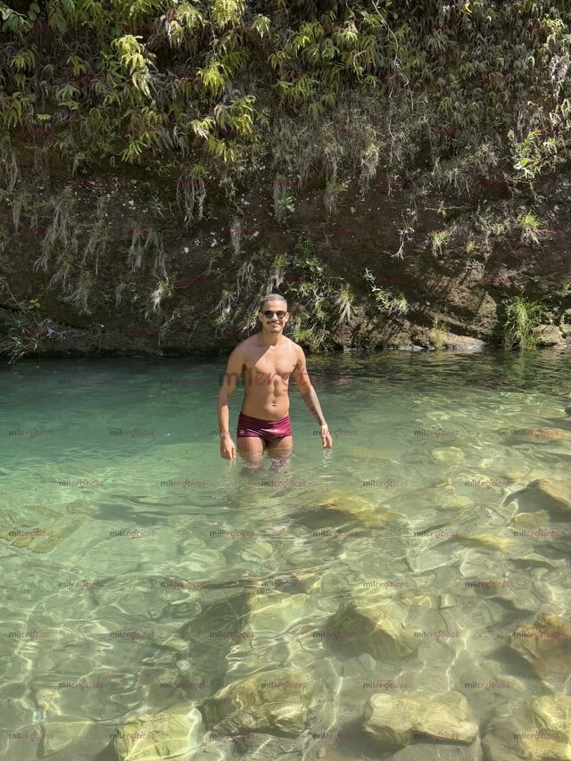 FOTOS DE HOMBRE BRASILEÑO MUY CALIENTE Y LLENO DE ENERGÍA.