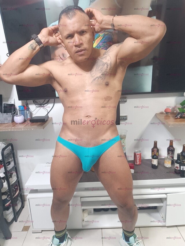 FOTOS DE TATUADO MORENO DE 23CM SÚPER GRUESA Y EXTREMADAMENTE DURA