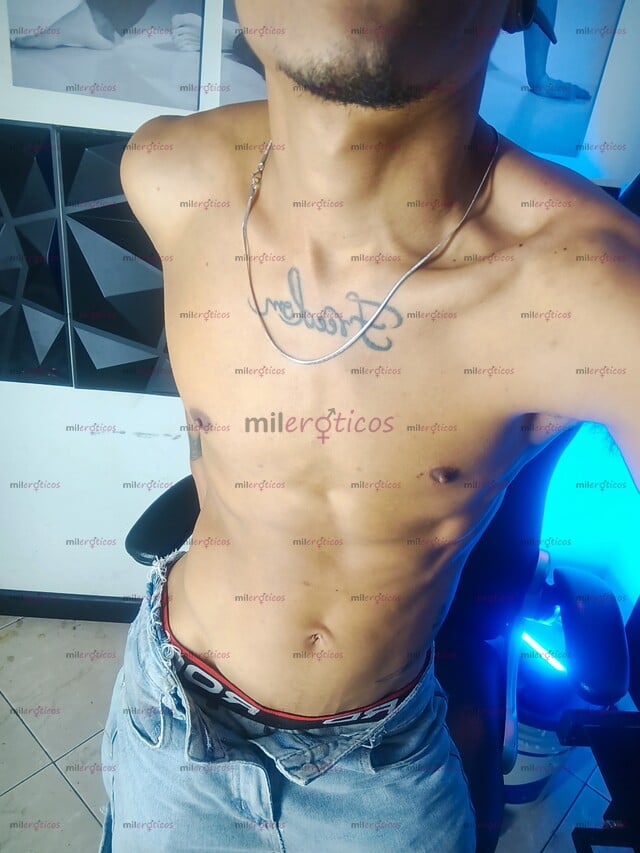 FOTOS DE MORENO CALIENTE DISPUESTO A LLEVARTE A OTRO NIVEL DE PLACER