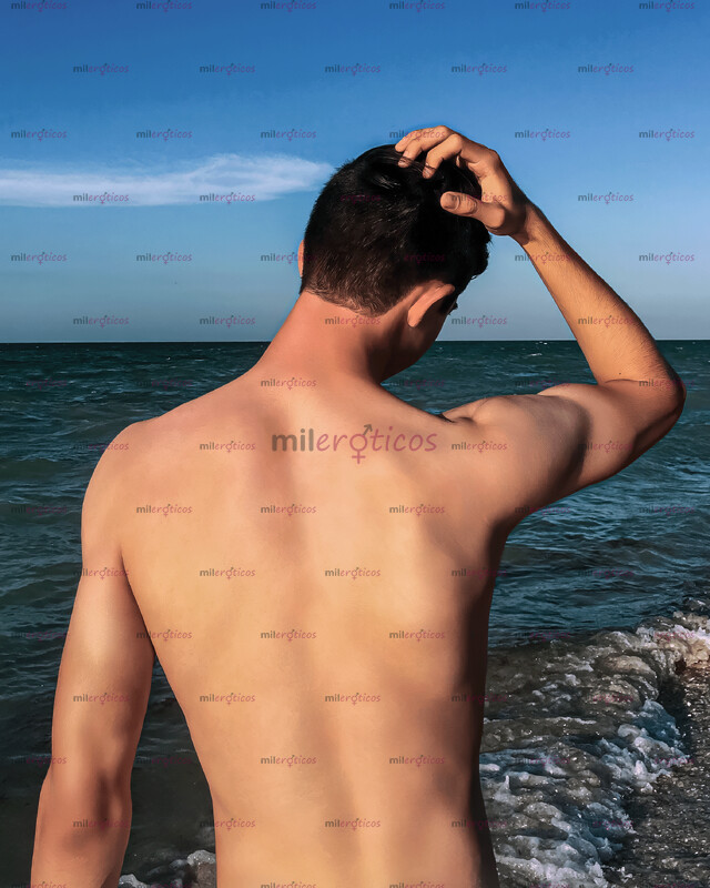 FOTOS DE ACTIVO, MASCULINO, GUAPO Y VERGÓN DE 24 CENTÍMETROS.