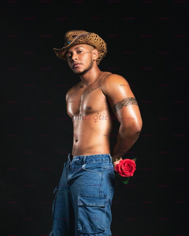 FOTOS DE MAYKOL VARÓNIL BISEX MASAJISTA, ESCORT Y GOGO DANCER INTERNACIONAL DOTADO.
