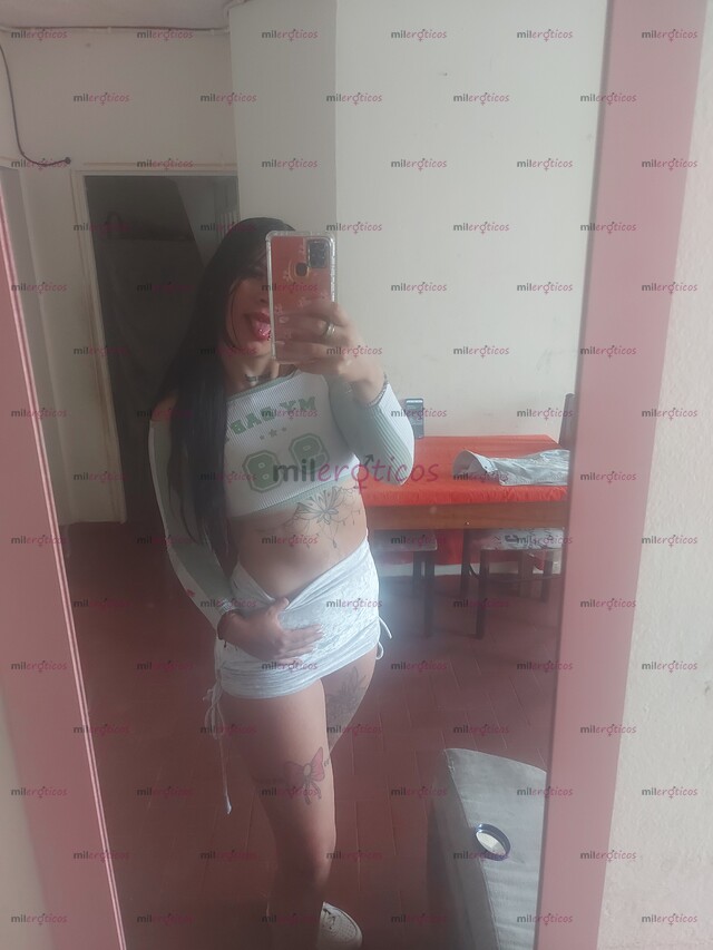 FOTOS DE UNA FLACA HERMOSA Y SEXI PELI NEGRA Y ALTA TATUADA