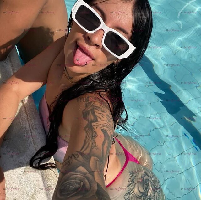 FOTOS DE UNA FLACA HERMOSA Y SEXI PELI NEGRA Y ALTA TATUADA
