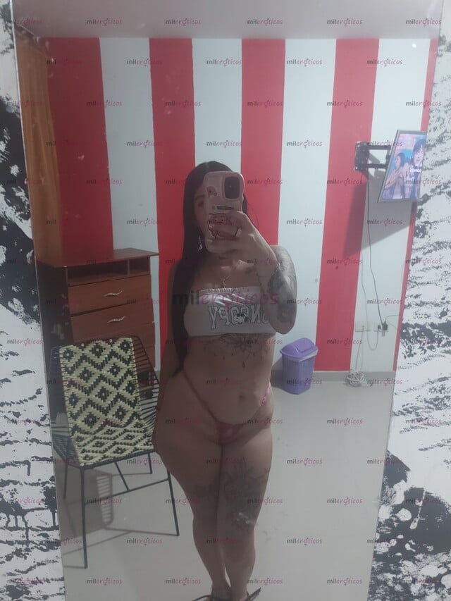 FOTOS DE UNA FLACA HERMOSA Y SEXI PELI NEGRA Y ALTA TATUADA