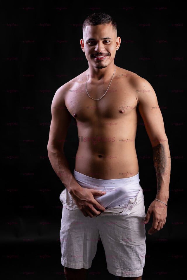 FOTOS DE HOMBRE BRASILEÑO MUY CALIENTE Y LLENO DE ENERGÍA.
