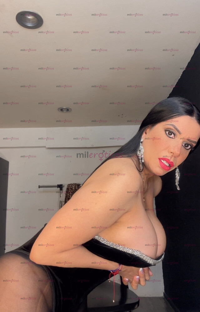 FOTOS DE BELLA SELENA HERMOSA PELINEGRA VOLUPTUOSA PROFESIONAL SIN LÍMITES BOMBA EXPLOSIV