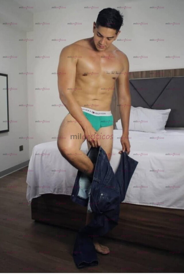 FOTOS DE POCOSDIAS MODELO GUAPO , DOTADO 20 CM Y CARIÑOSO NICOLA