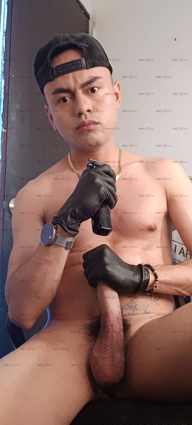 FOTOS DE UN SERVICIO DIFERENTE BARBERO HOT EN TU DOMICILIO