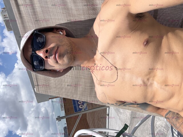 FOTOS DE HOMBRE DELGADO BIEN DEFINIDO CON PNE DE 18 CM GRUESO.