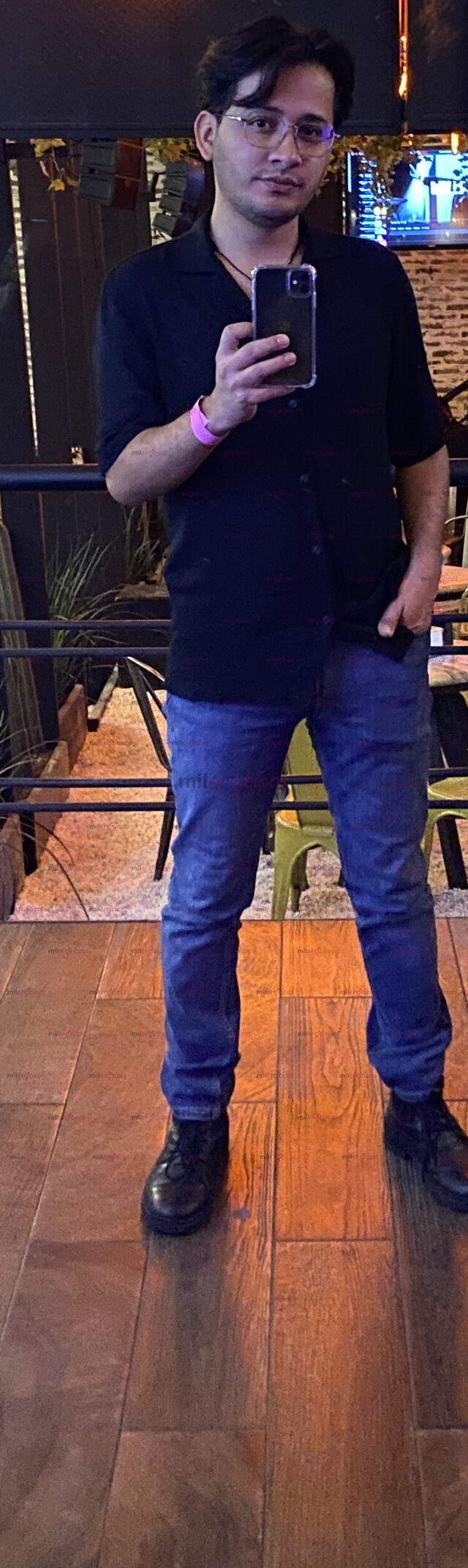 FOTOS DE UNIVERSITARIO, DELGADO, PASIVO, DISPONIBLE