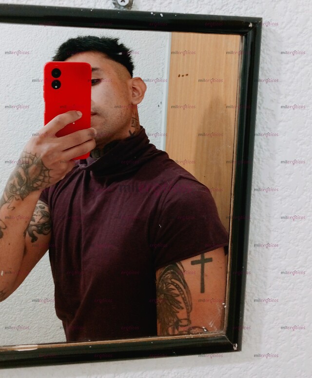 FOTOS DE JOVEN TATUADO Y DISPUESTO A COMPLACERTE Y HACER CUALQUIER FANTASIA