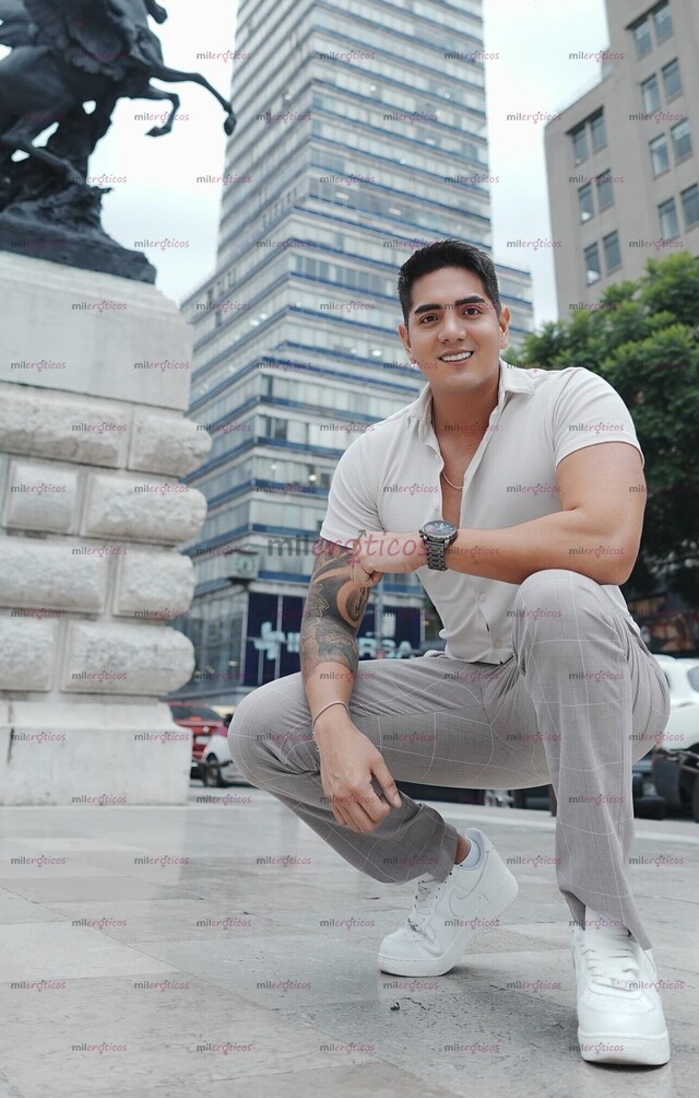 FOTOS DE POCOSDIAS MODELO GUAPO , DOTADO 20 CM Y CARIÑOSO NICOLA