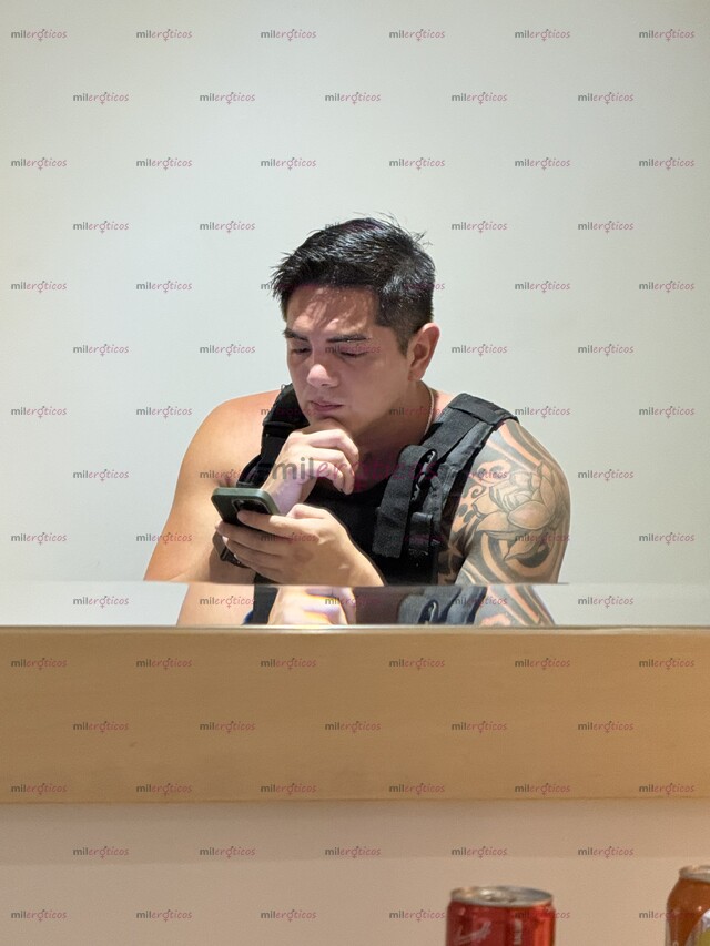 FOTOS DE POCOSDIAS MODELO GUAPO , DOTADO 20 CM Y CARIÑOSO NICOLA