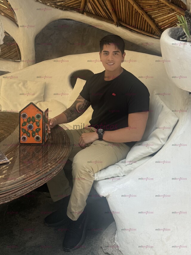 FOTOS DE POCOSDIAS MODELO GUAPO , DOTADO 20 CM Y CARIÑOSO NICOLA