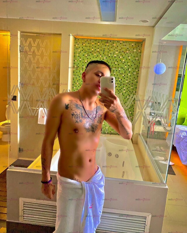 FOTOS DE NUEVO ALEXIS MORENO CALIENTE JOVEN NALGÓN Y CON UNA RICA VERGA CON MUCHA LECHE