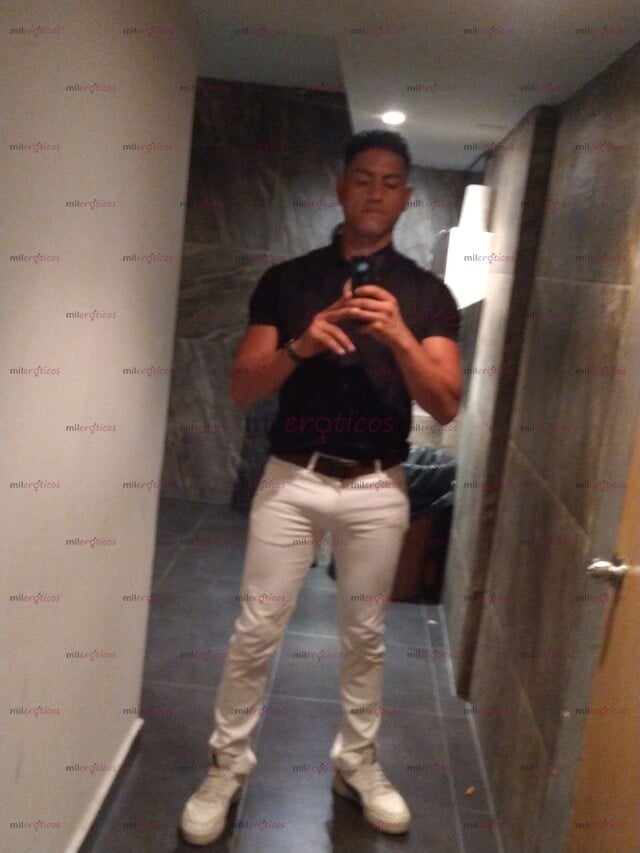 FOTOS DE ATENTO AVENTURERO JOVIAL BUEN CARÁCTER SOLDADOR MASAJISTA PROFESIONAL LO QUIERAS