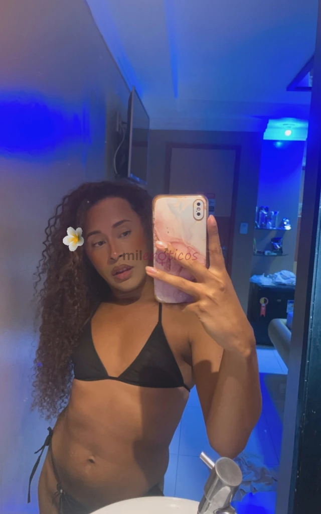 Comigo cada encontro se transforma em um momento exclusivo sou cacau acompanhante de luxo refinada e envolvente a mistura perfeita entre sensualidade...