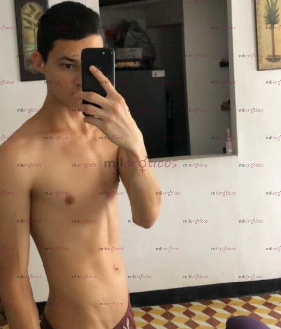 FOTOS DE FLACO ALTO CARISMÁTICO CON SUS SEXYS MOVIMIENTOS