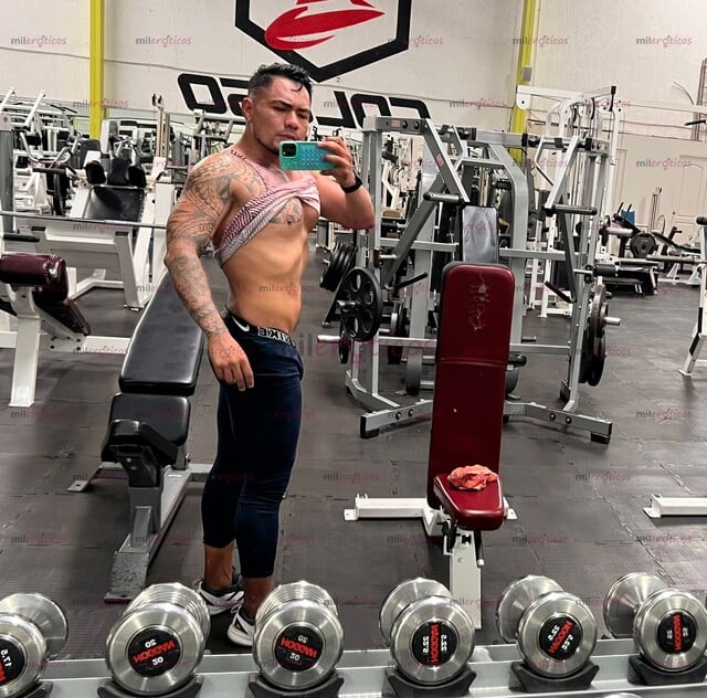 FOTOS DE SOLO SOLVENTES ACTIVO MORENOTE MAMADO TATUADO PREÑADOR 20CM CON DEPARTAMENTO